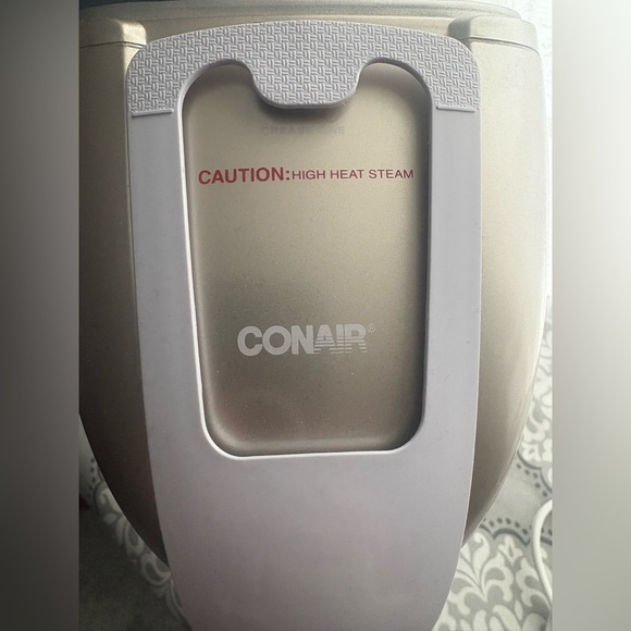 Conair Advanced Steam Technology Handheld Steamer - White and Gold - Picture 6 of 11